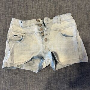 Delias shorts